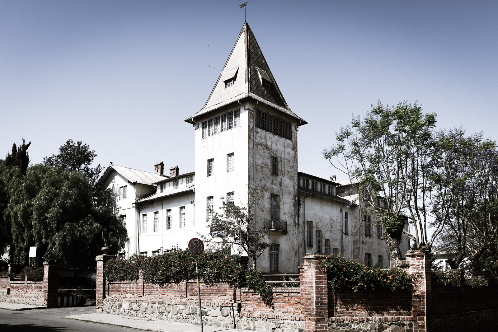 Embasoira Hotel